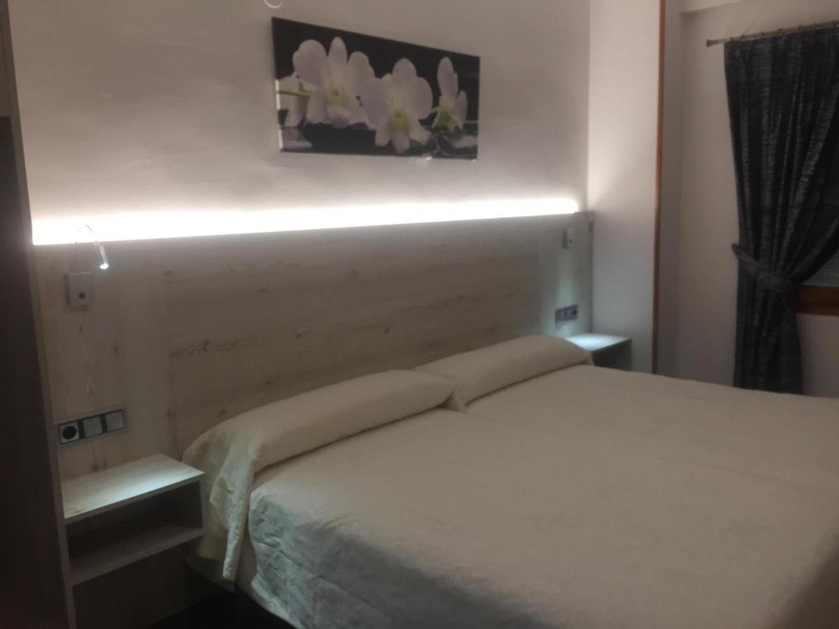Hostal Pirineos Aínsa-Sobrarbe Extérieur photo