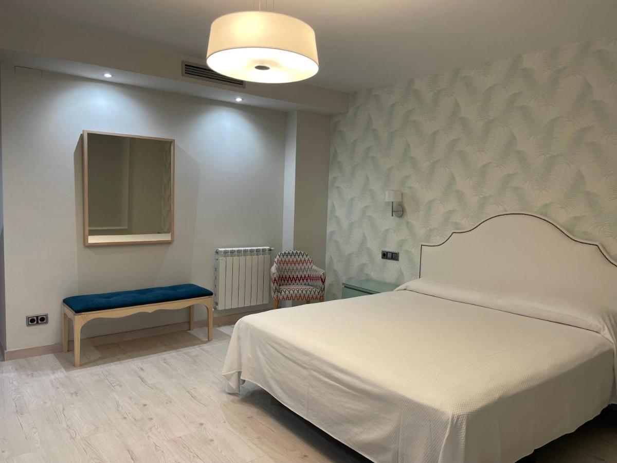 Hostal Pirineos Aínsa-Sobrarbe Extérieur photo