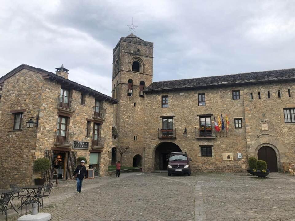 Hostal Pirineos Aínsa-Sobrarbe Extérieur photo