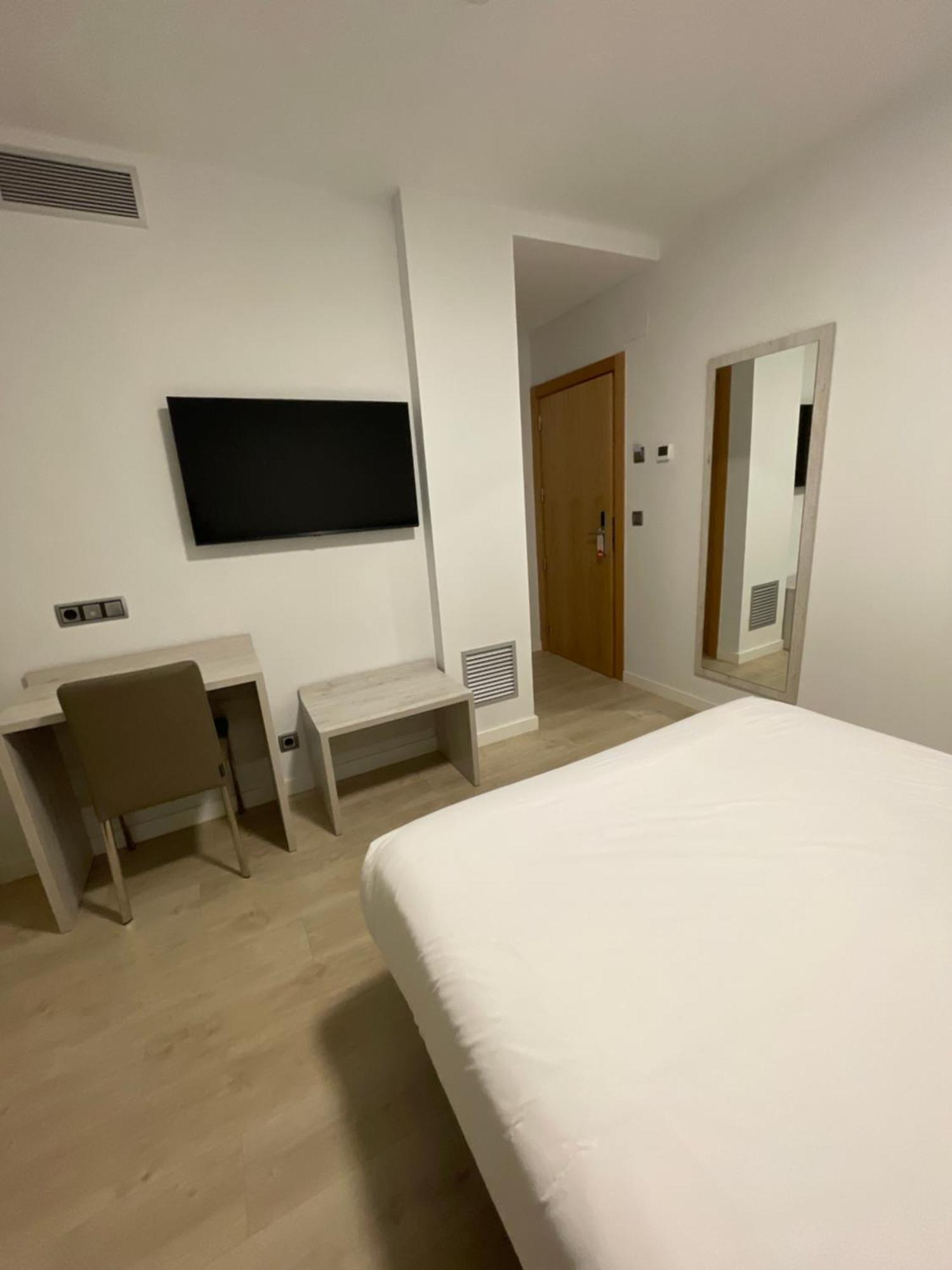 Hostal Pirineos Aínsa-Sobrarbe Extérieur photo