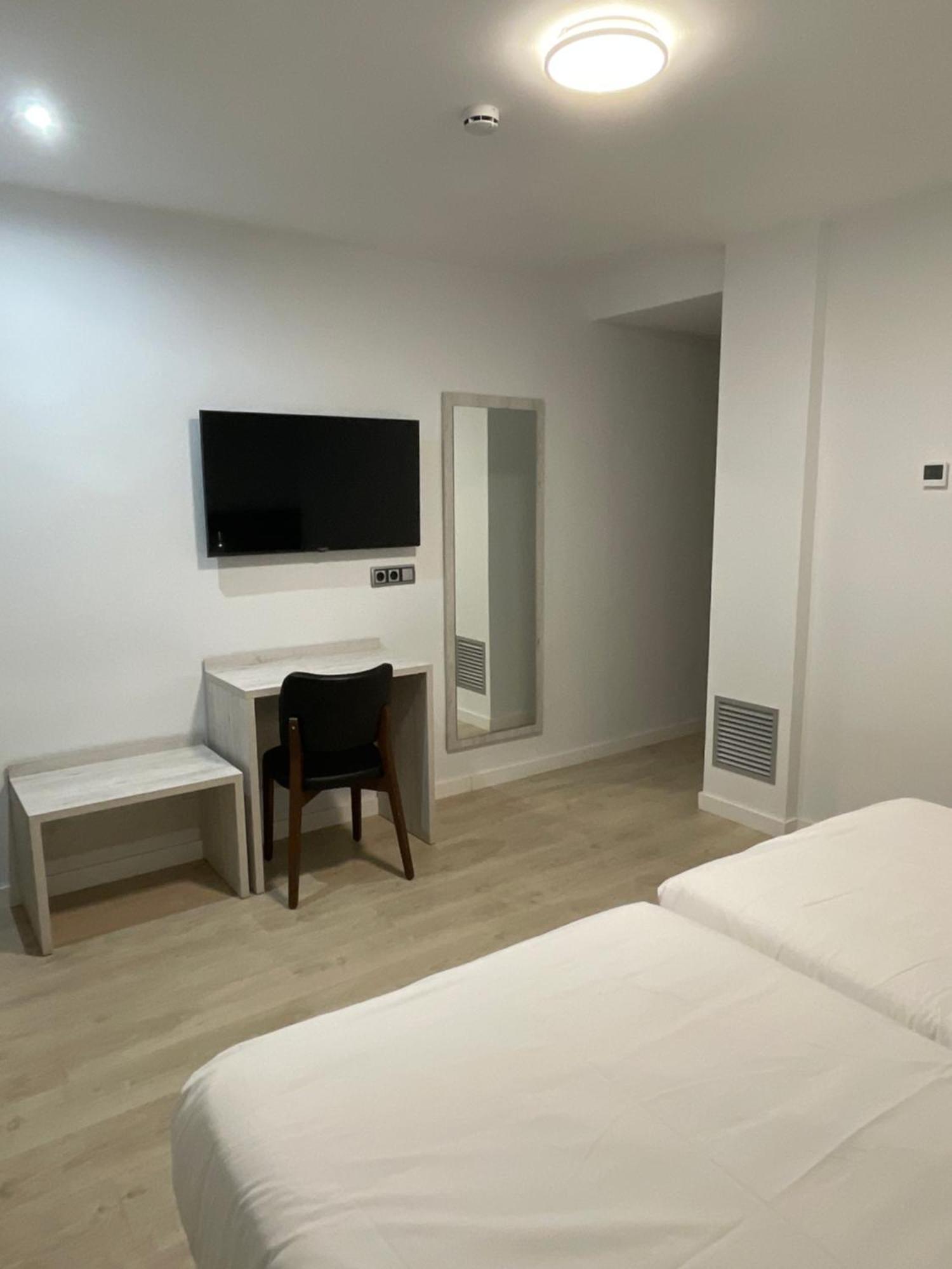 Hostal Pirineos Aínsa-Sobrarbe Extérieur photo