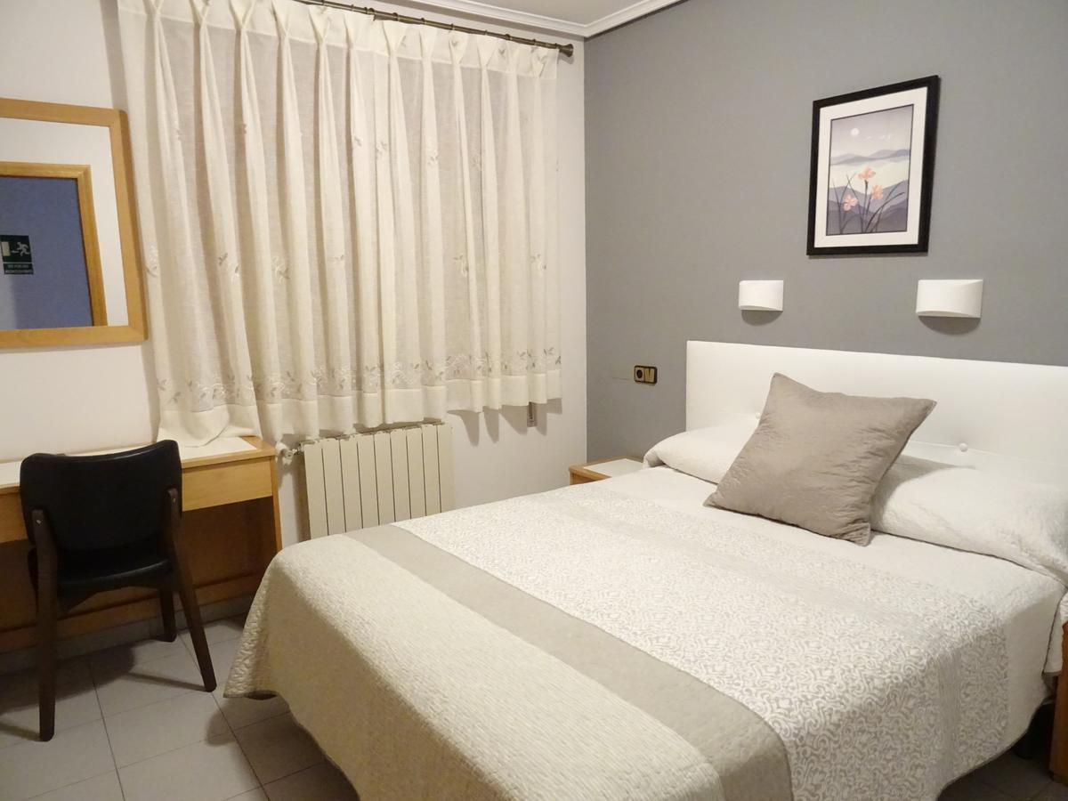 Hostal Pirineos Aínsa-Sobrarbe Extérieur photo