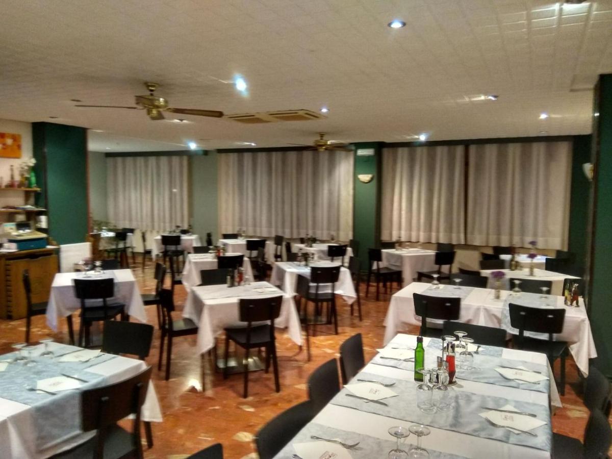 Hostal Pirineos Aínsa-Sobrarbe Extérieur photo